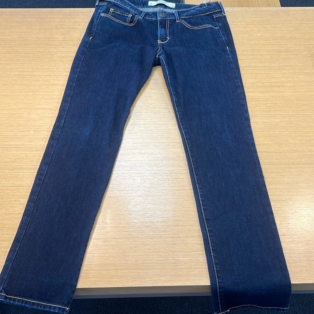 Abercrombie size 6 short low rise dark wash "the A&F skinny"